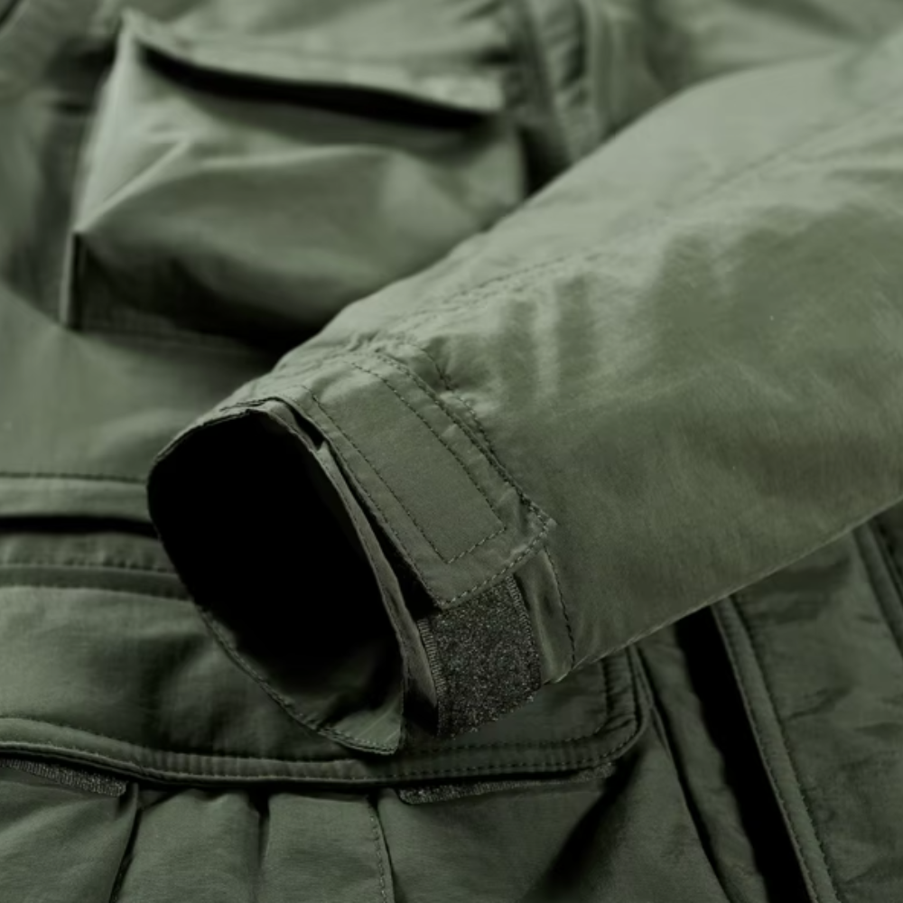 Stijlvolle buitenjas van hoogwaardige stof, comfortabel en warm voor de herfst.