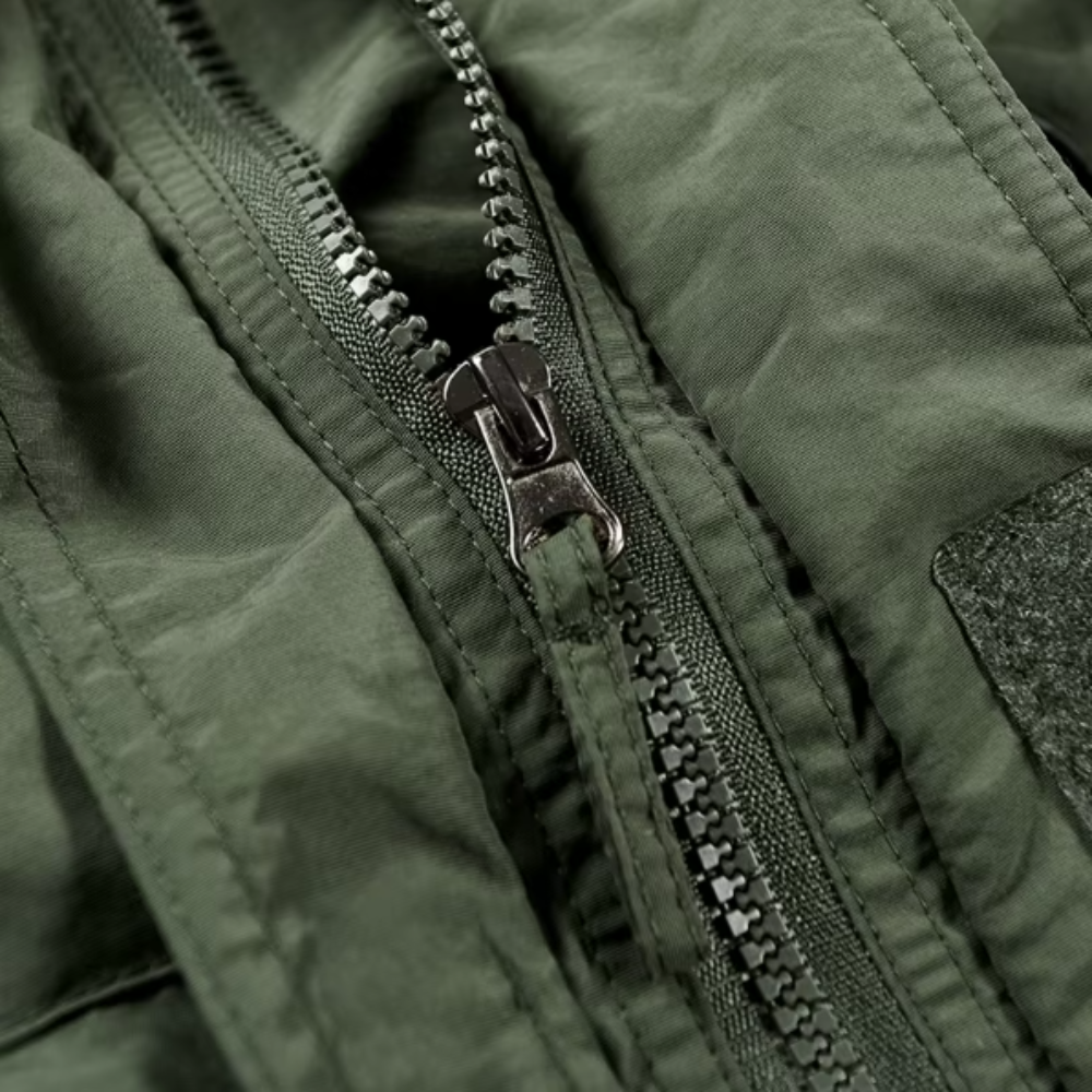 Stijlvolle buitenjas van hoogwaardige stof, comfortabel en warm voor de herfst.