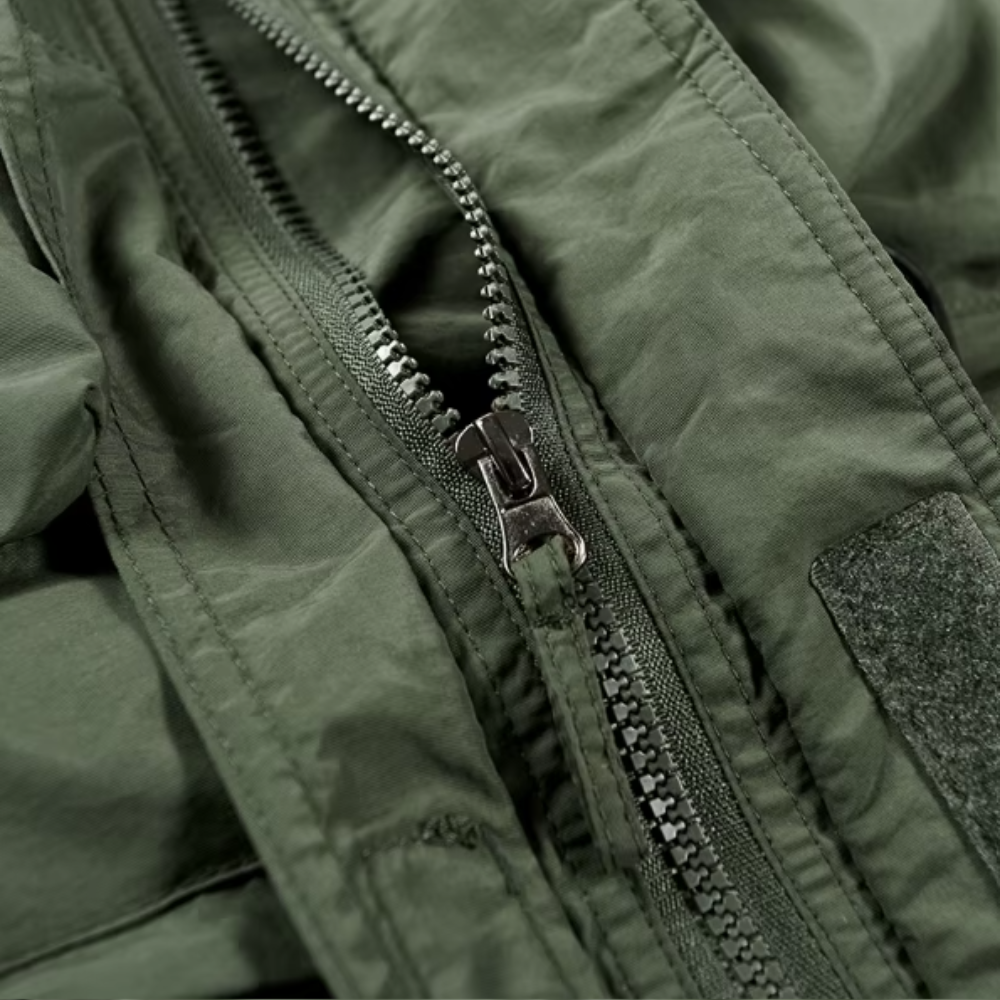 Stijlvolle buitenjas van hoogwaardige stof, comfortabel en warm voor de herfst.