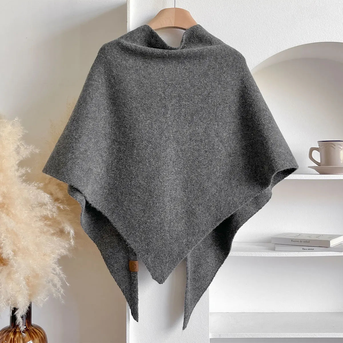 Stijlvolle poncho van zachte stof, comfortabel voor de herfst.