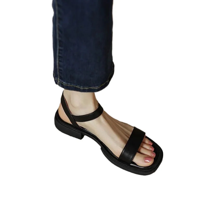 June™ | De leren sandalen voor een verfijnde en minimalistische stijl