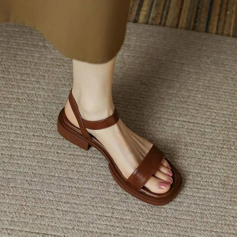 June™ | De leren sandalen voor een verfijnde en minimalistische stijl